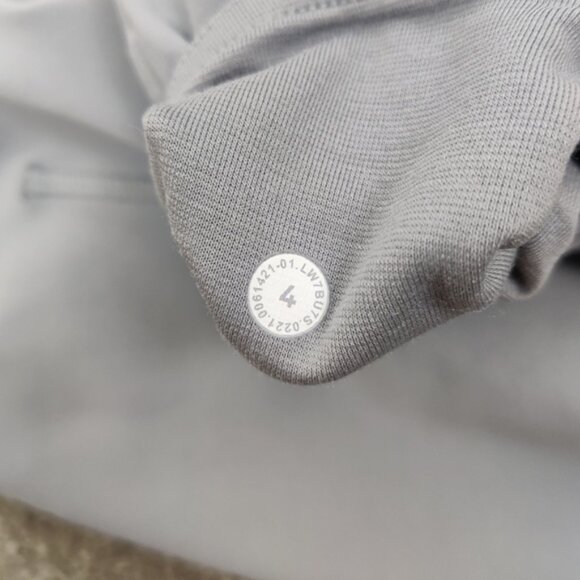 Lululemon Align High Rise Short with Pockets 8 inch Rhino Grey Size 4 - Picture 2 of 4